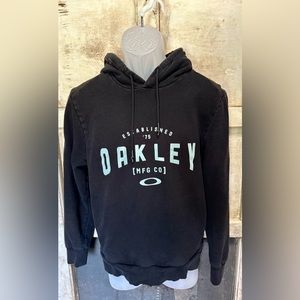 Men’s Oakley Hoodie!!  Great Condition!!  Size Small!!